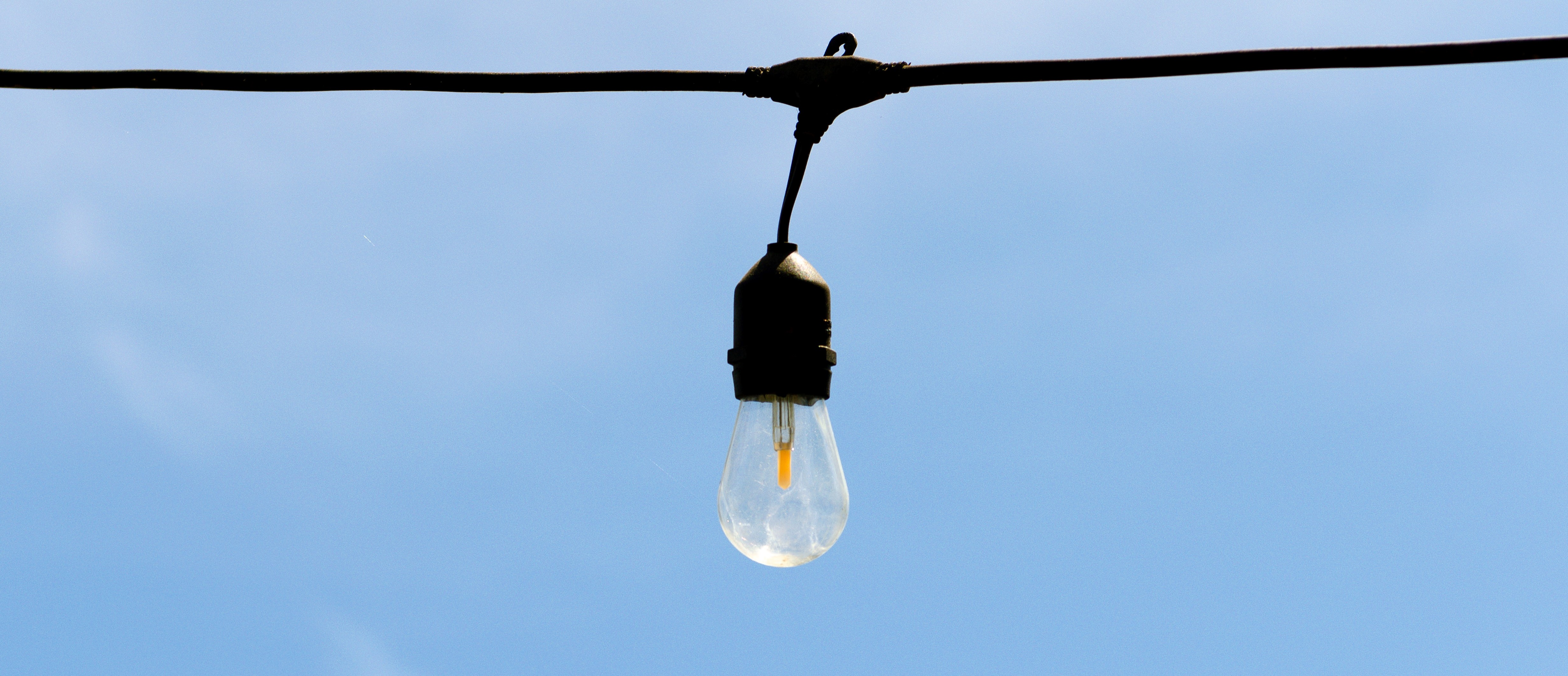 ampoule dans le ciel